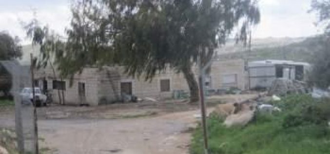 الاحتلال الإسرائيلي يخطر عدد من المنشات بوقف البناء في قرية عناتا