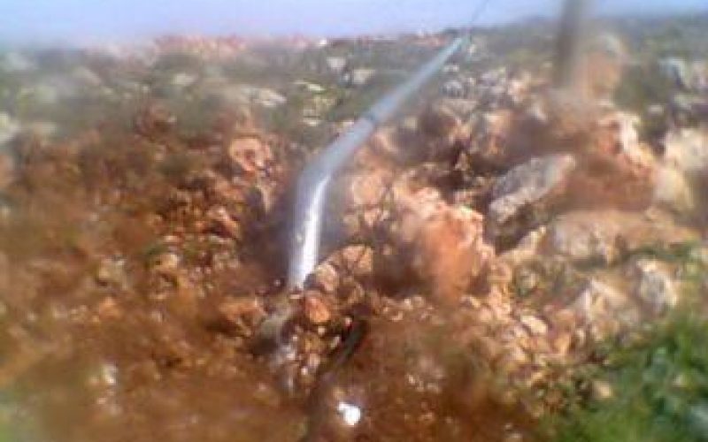 تدمير شبكة كهرباء وإخطار بوقف البناء لشبكة المياه في قرية قصرة / محافظة نابلس