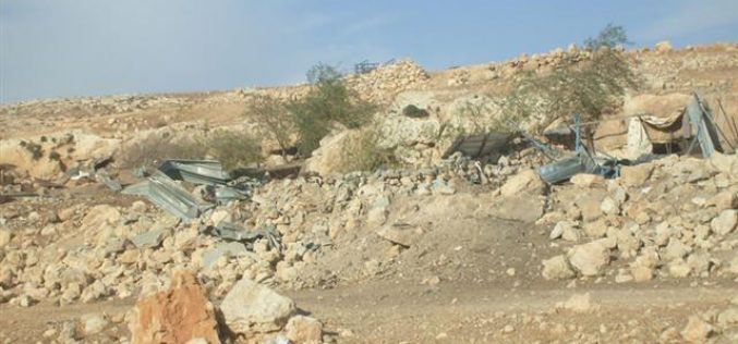 Demolishing a house and four barns in Fasayil el-Wusta