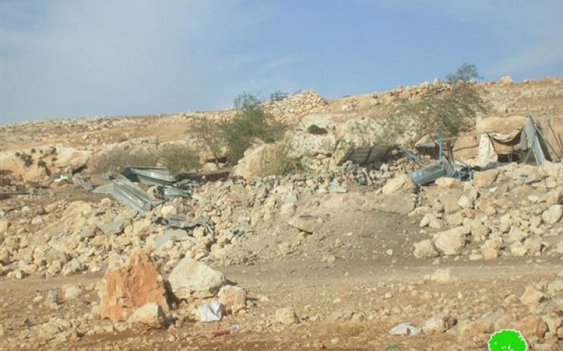Demolishing a house and four barns in Fasayil el-Wusta