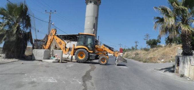 قوات الاحتلال توسع محيط البرج العسكري على مدخل بلدة بيت أمر / محافظة الخليل