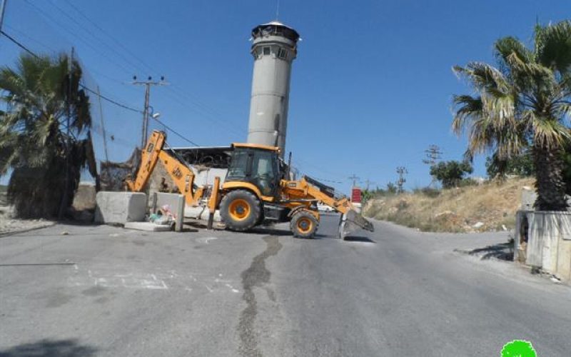 قوات الاحتلال توسع محيط البرج العسكري على مدخل بلدة بيت أمر / محافظة الخليل