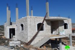 The Israeli occupation targets the area of Shuyukh al-Aruob with stop work and demolition orders