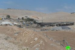 مصادرة أربعة غرف سكنية معدنية من تجمع عرب الكعابنة شرق قرية الطيبة