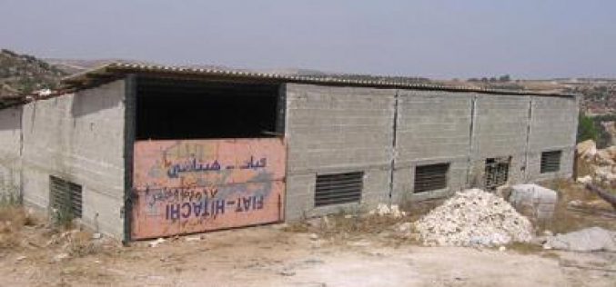 The occupation threatens  two barracks with demolition in Idhna