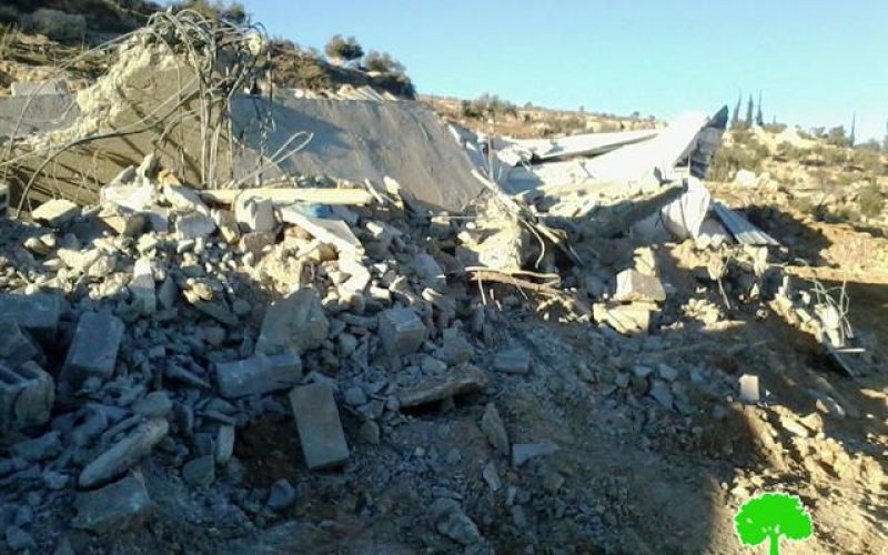الاحتلال يهدم مسكنين ومنشآت زراعية في قرية الرفاعية ببلدة يطا
