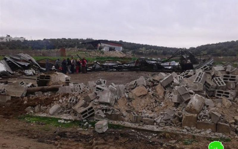 The occupation demolishes a agricultural structure and a residence in Idhna