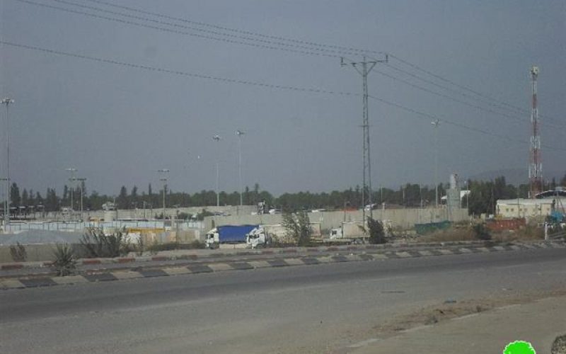 The Israeli occupation takes new measurements to harass Palestinian merchants in the periphery of Al-Jalama checkpoint