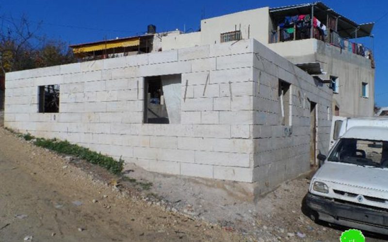 الاحتلال يهدد بهدم منزل وعيادة في البقعة  شرق الخليل