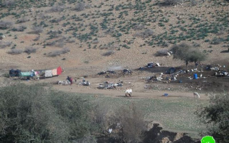 مصادرة الخيام التي تبرع بها الصليب الأحمر لإيواء العائلات المتضررة من عملية الهدم في خربة الحديدية