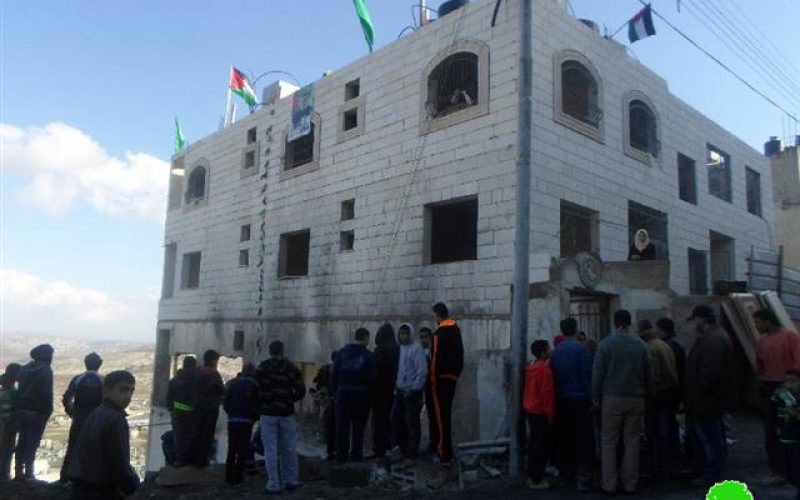 Israeli Forces demolish the residence of prisoner Raghib Ileiwi in Nablus