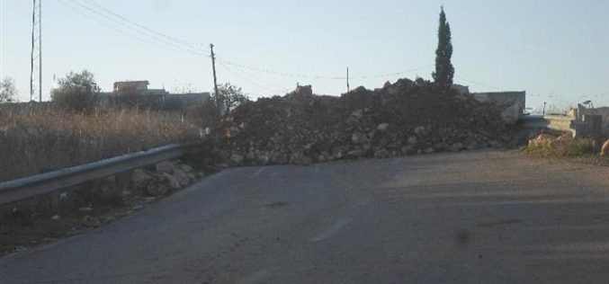Sealing off the entrance of ‘Abud village, north Ramallah city