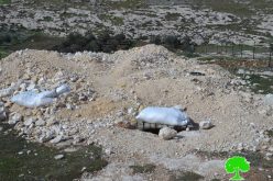 الاحتلال يصادر معدات حفر آبار من خربة المفقرة شرق يطا