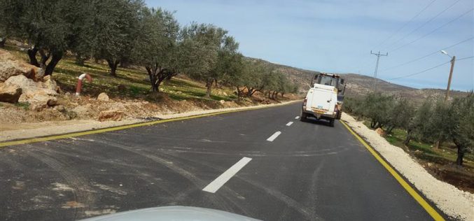 Itamar colonists stop work on a Nablus road