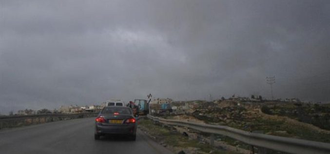 The occupation continues on closing Al-Ram checkpoint in Occupied Jerusalem