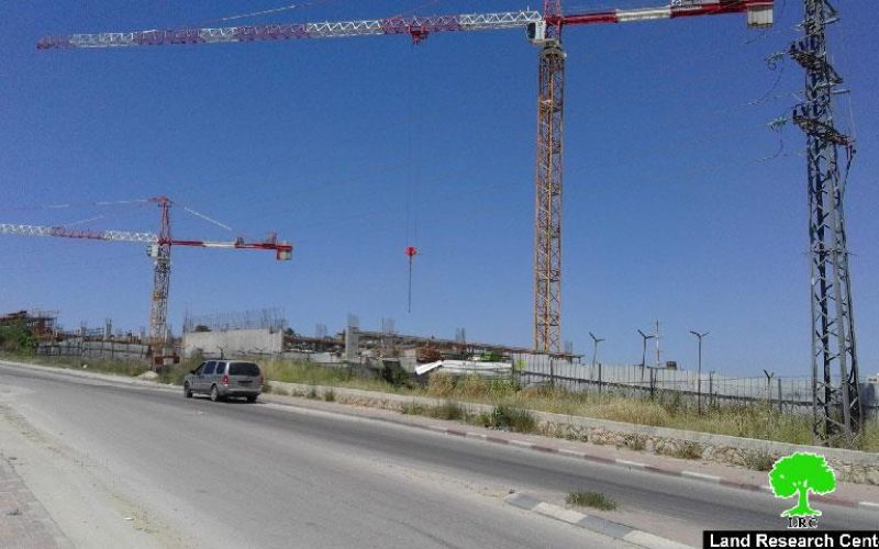 Al-Seidawi family self-demolish part of residence in Beit Hanina neighborhood to avoid municipality fines