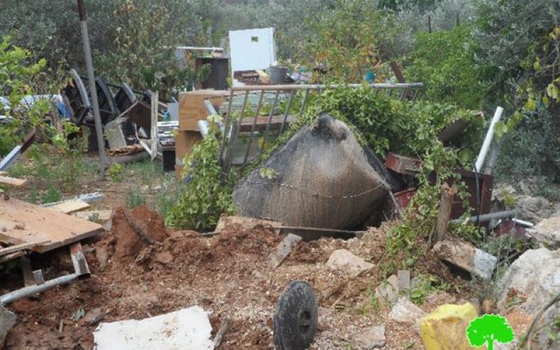 الاحتلال الإسرائيلي يهدم منتزه ويصادر خزانين للمياه في مدينة قلقيلية