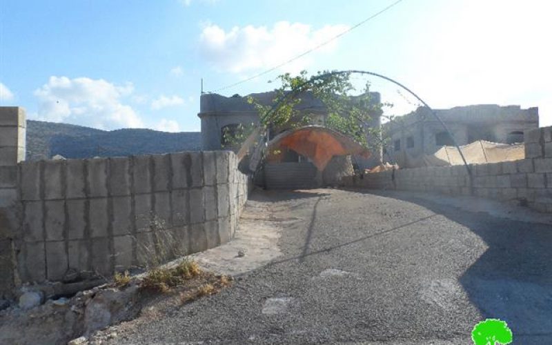 إخطارات جديدة لوقف العمل والبناء في منشآت سكنية في قرية العقبة بمحافظة طوباس