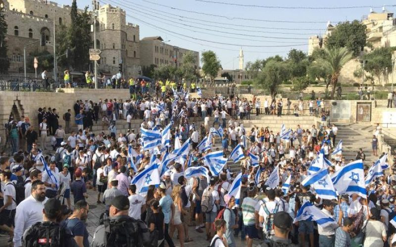 في الذكرى ال49 لإحتلال مدينة القدس, مستوطنون ينظمون مسيرة الأعلام السنوية التي يحتفلون فيها بذكرى ما يسمونها “بتوحيد القدس”