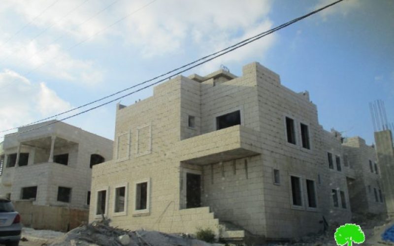 الاحتلال الإسرائيلي يخطر منزلاً قيد الإنشاء في بلدة حوارة بمحافظة نابلس
