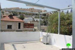 The Israeli occupation municipality orders Qarai’n family to self-demolish their structure in Wad Hileh area