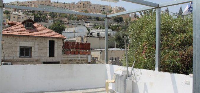 The Israeli occupation municipality orders Qarai’n family to self-demolish their structure in Wad Hileh area