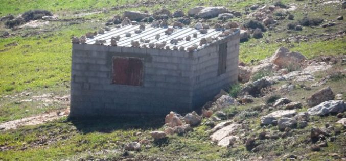 Israeli Occupation Forces ravage agricultural land and demolish a room in the Hebron village of Al-Deirat