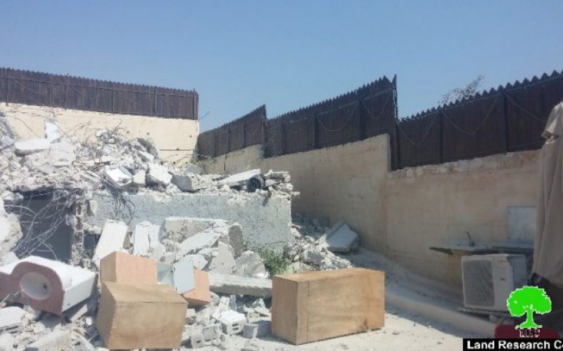 Israel Municipality demolishes a residence in Sur Baher village