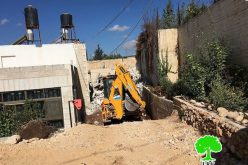 مواطن يهدم مسكنه في جبل المكبر هدماً ذاتياً تنفيذاً لقرار محكمة الاحتلال في القدس