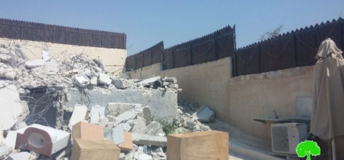 Israel Municipality demolishes a residence in Sur Baher village