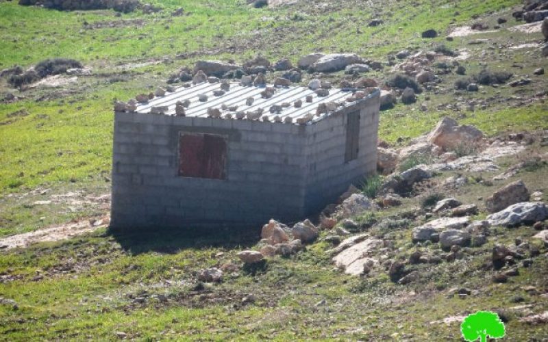 الاحتلال يهدم غرفة زراعية ويجرف قطعة أرض في قرية الديرات شرق بلدة يطا