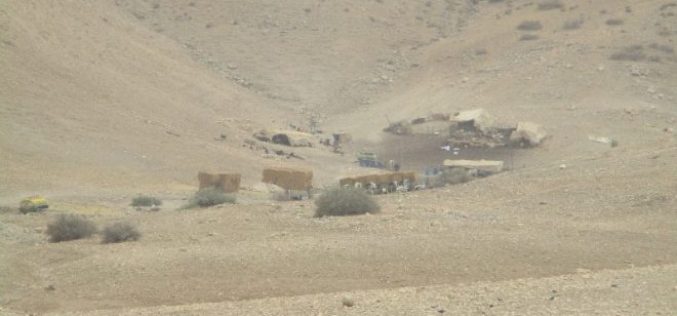 بحجة التدريبات العسكرية .. جيش الاحتلال يأمر بإخلاء 9 عائلات من خربة الرأس الأحمر