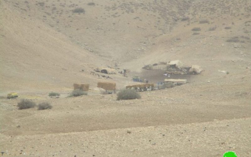 بحجة التدريبات العسكرية .. جيش الاحتلال يأمر بإخلاء 9 عائلات من خربة الرأس الأحمر