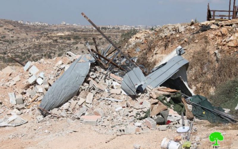 بلدية الاحتلال تهدم 3 مساكن في حي الأشقرية الكائن في بيت حنينا شمال مدينة القدس المحتلة بحجة عدم الترخيص