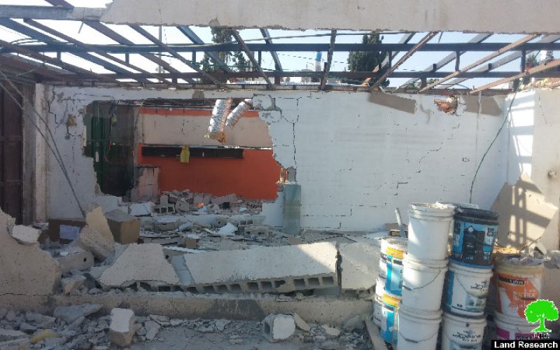 Israel Municipality forces two merchants to self-demolish their structures in Jerusalem