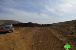 Israeli Occupation Forces close the entrance of Al-Hadidiya hamlet via dirt mounds
