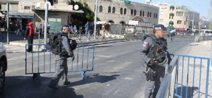 Israeli occupation authorities force Jerusalemites to shut down their shops in Salaadin and Al-Sultan Suliman streets