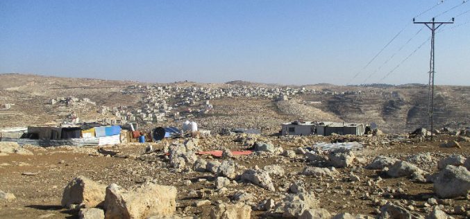 جيش الاحتلال يصادر بركسات سكنية في تجمع ” المعازي البدوي” في بلدة جبع