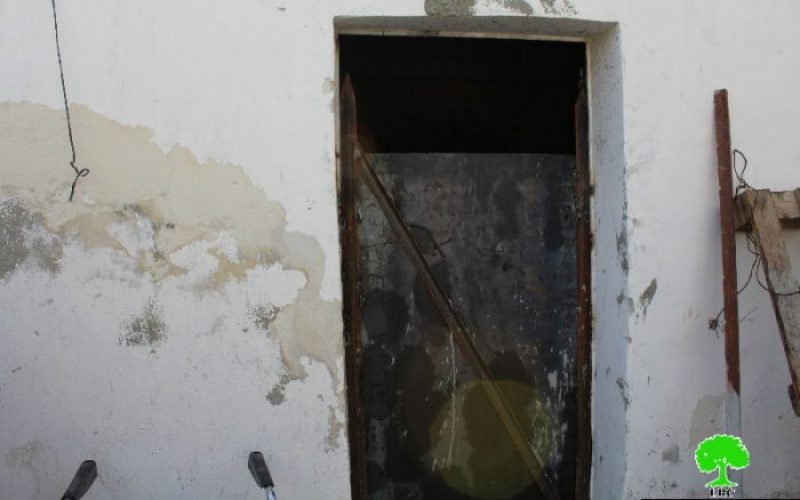 Israeli Occupation Forces close a prisoner’s room by oxygen welding in Yatta town