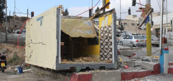 هدم كونتينر لبيع الوجبات الخفيفة على مدخل قرية عناتا شمال مدنية القدس المحتلة