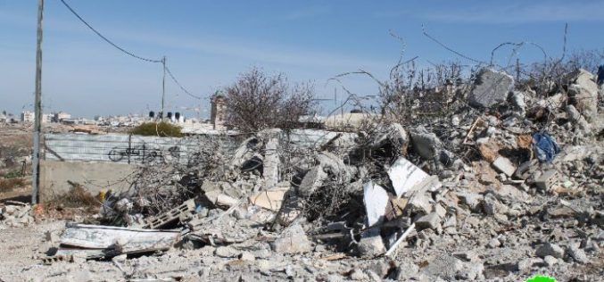 Dozers of Israel Municipality demolish a house in Beit Hanina in Jerusalem