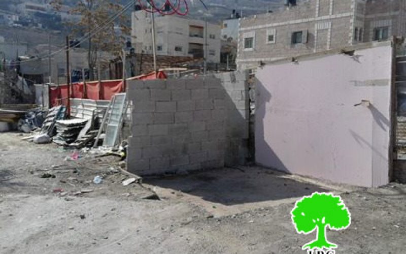 عائلة عبيدات تُجبر على هدم منشآت تجارية لها في حي جبل المكبر ضمن سلسلة العقوبات التي تم فرضها على أهالي جبل المكبر