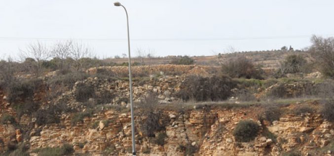 الاحتلال يخطر 6 آبار ومنزلين بوقف العمل والبناء في منطقة واد الشامي في بلدة الخضر / محافظة بيت لحم