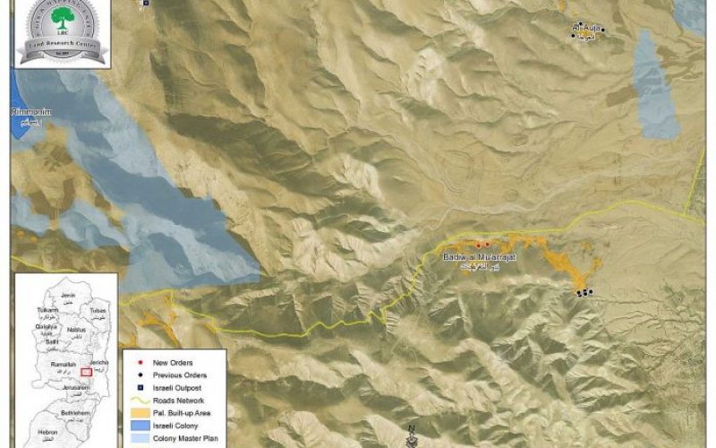 Israeli Occupation Forces notify structures of stop-work in Al-Mu’arrajat area