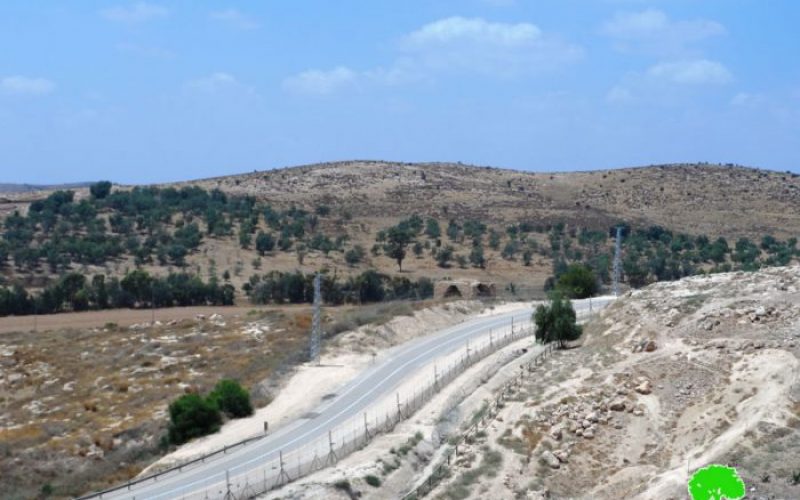 الاحتلال يقيم جداراً جديداً غرب محافظة الخليل