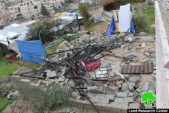 جرافات الاحتلال تهدم مسكناً في قرية حزما شمال مدينة القدس المحتلة