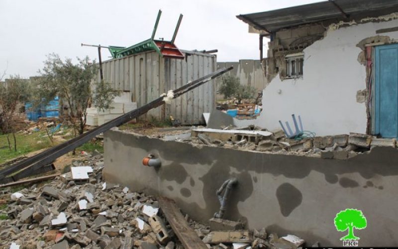 Israeli dozers demolish part of a residence in the Jerusalem village of Hizma