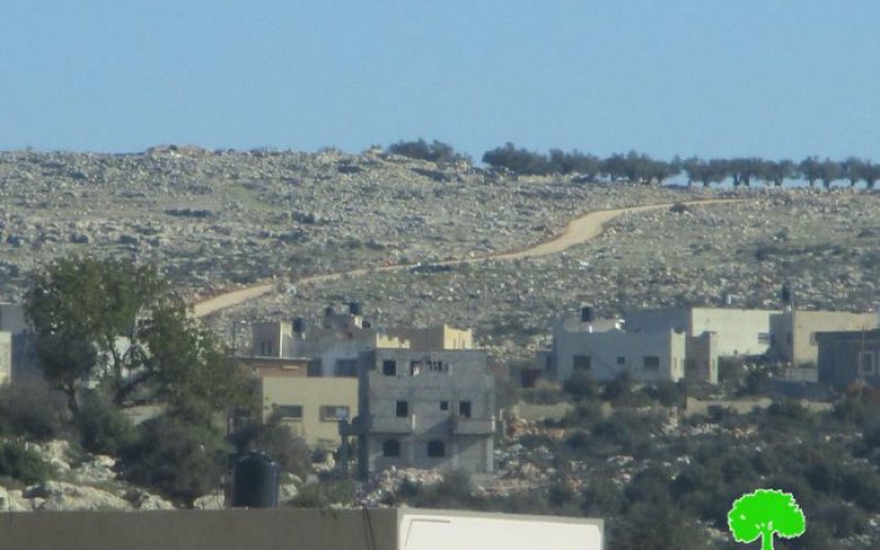 Stop-work orders on residences and agricultural road in Salfit town of Bruqin