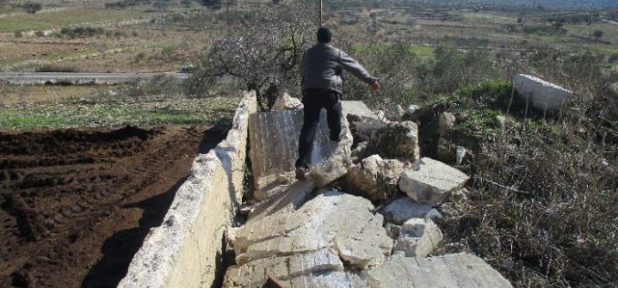 Israeli Occupation Forces demolish a structure and notify another with demolition Qalqiliya