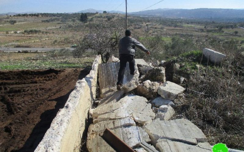 Israeli Occupation Forces demolish a structure and notify another with demolition Qalqiliya